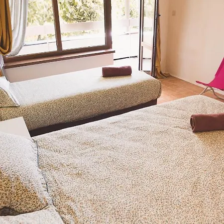 Amadina Garden Hotell Lozenets