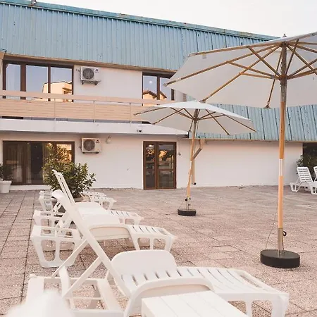 Hotell Amadina Garden *