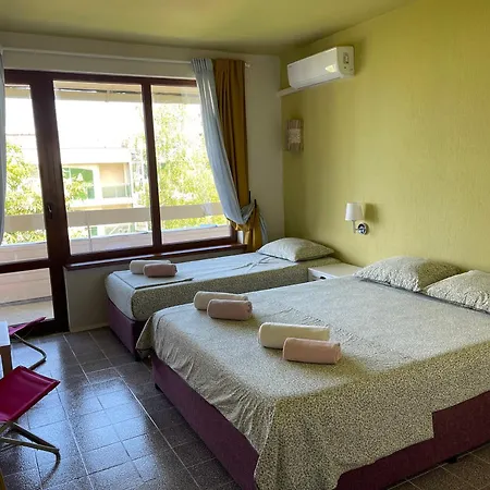 Amadina Garden Lozenets