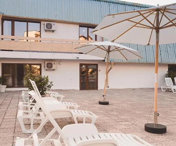 호텔 Amadina Garden *