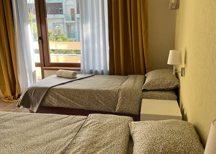 Amadina Garden 로제넷츠