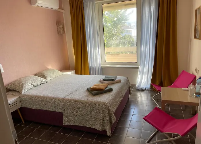 Amadina Garden 로제넷츠